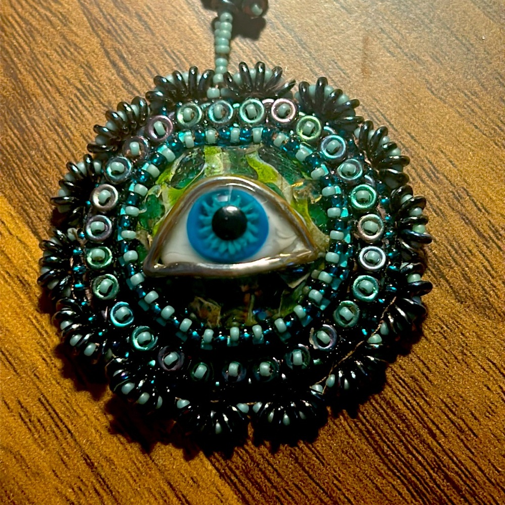 Eyeball 👁️ beaded necklace handmade Halloween 🎃 eye cabochon
